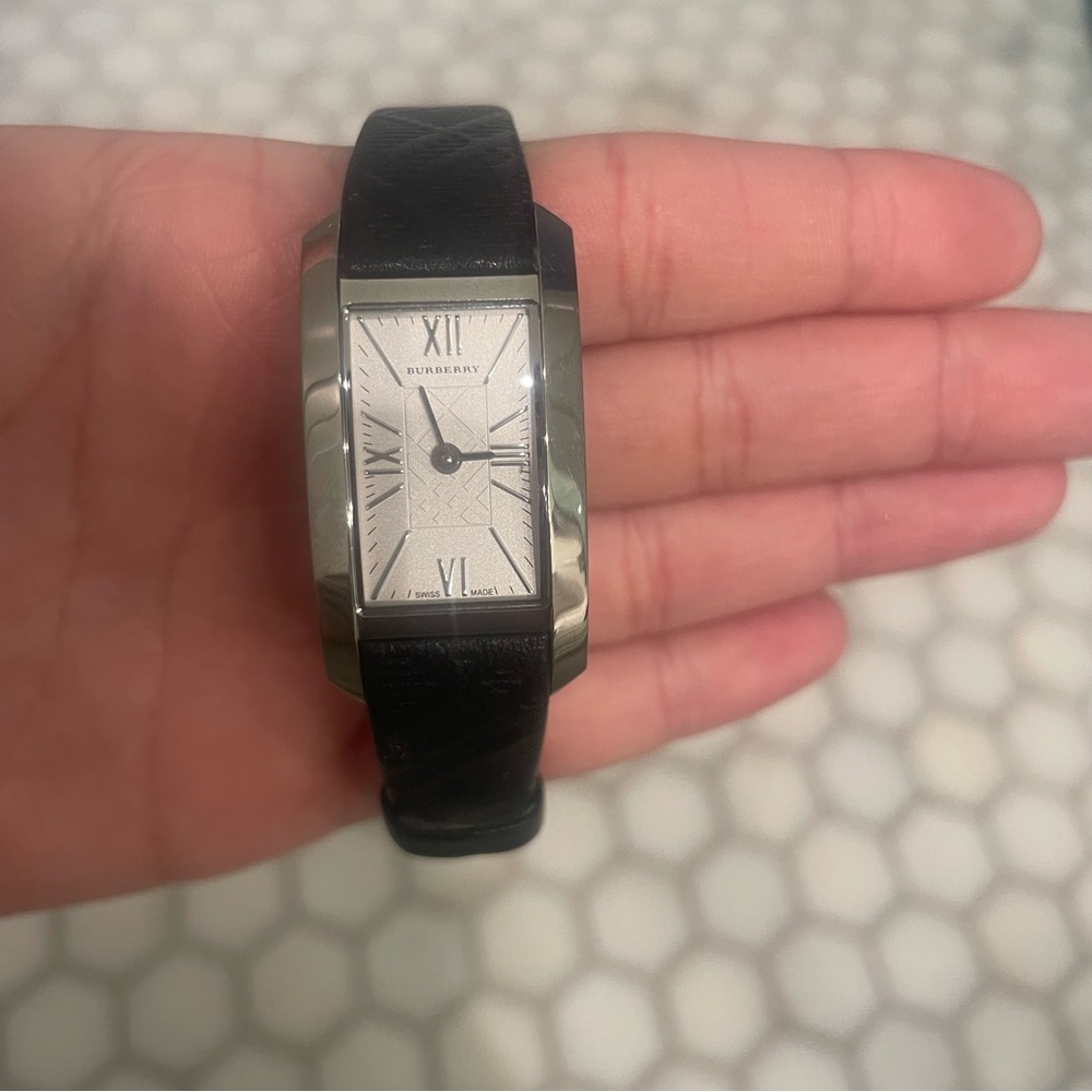 BURBERRY ENGRAVED WHITE DIAL PLAID
CHECKED SIGNATURE LEATHER WATCH